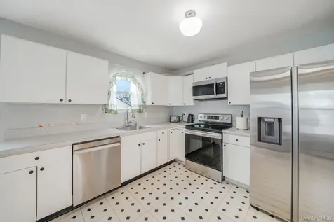 172 Lake Drive Wyandanch NY 11798
