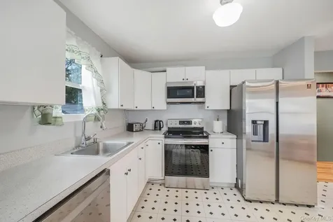 172 Lake Drive Wyandanch NY 11798