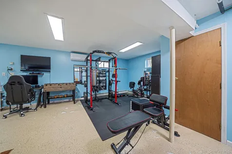 172 Lake Drive Wyandanch NY 11798