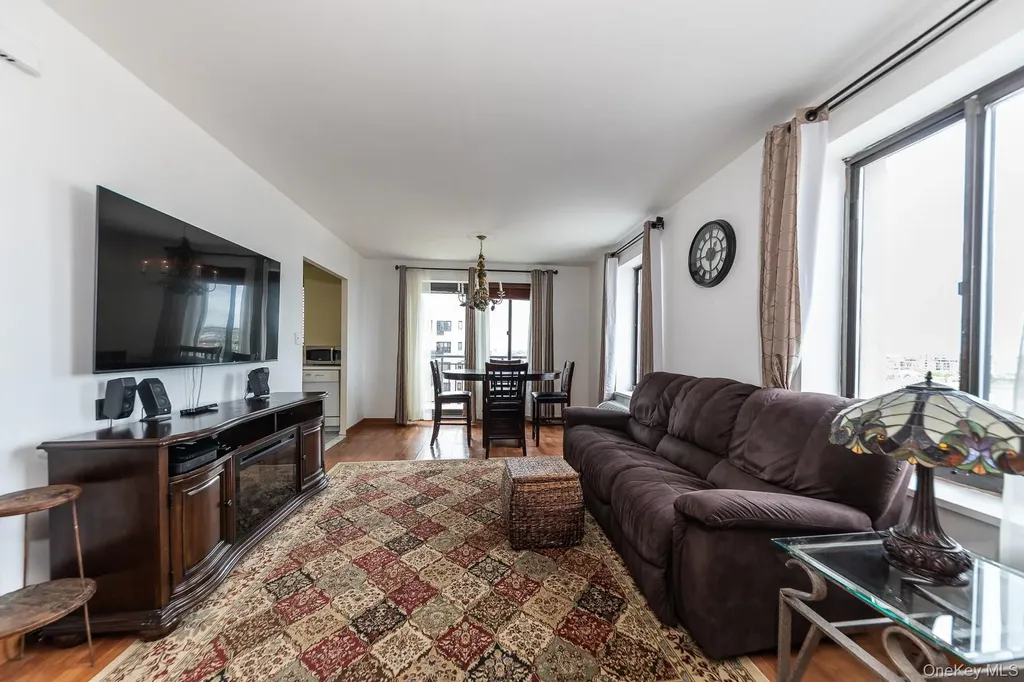 100 W Broadway Long Beach NY 11561