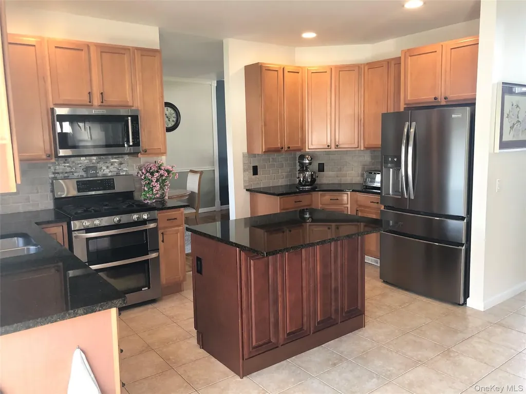 10 Debron Court Centereach NY 11720