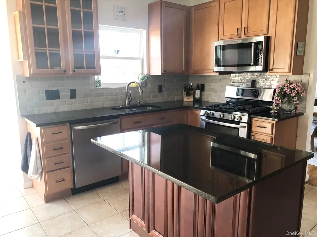 10 Debron Court Centereach NY 11720
