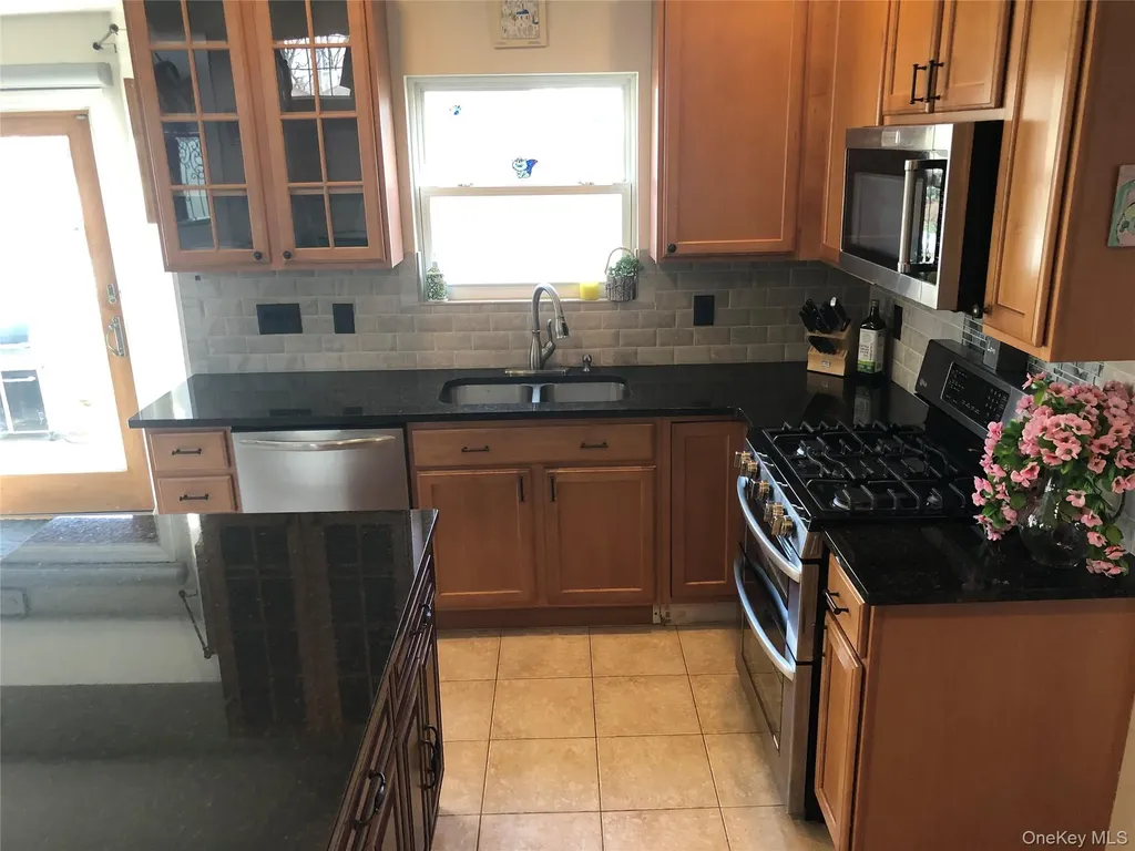 10 Debron Court Centereach NY 11720