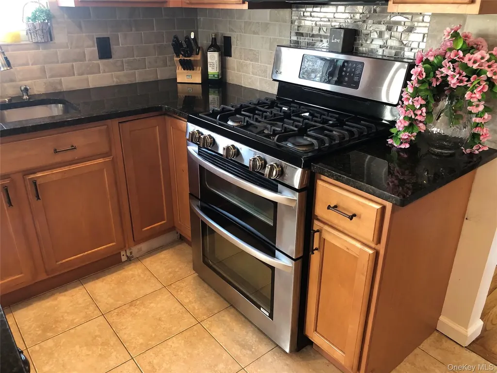 10 Debron Court Centereach NY 11720