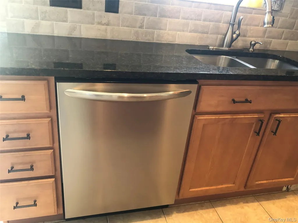 10 Debron Court Centereach NY 11720