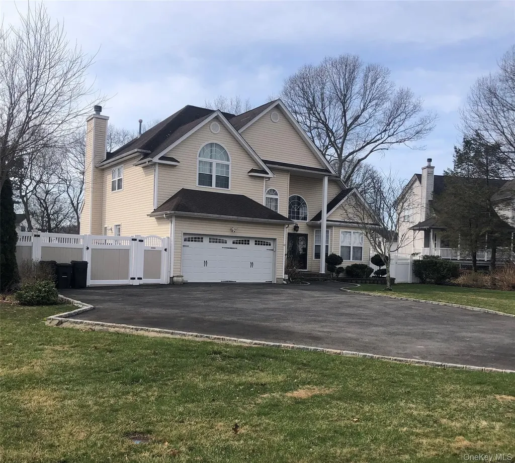 10 Debron Court Centereach NY 11720