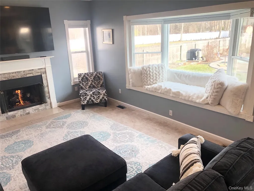 10 Debron Court Centereach NY 11720