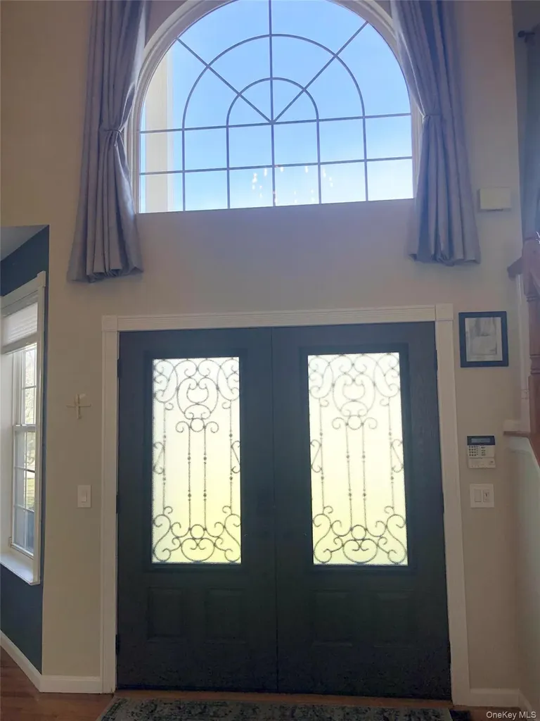 10 Debron Court Centereach NY 11720