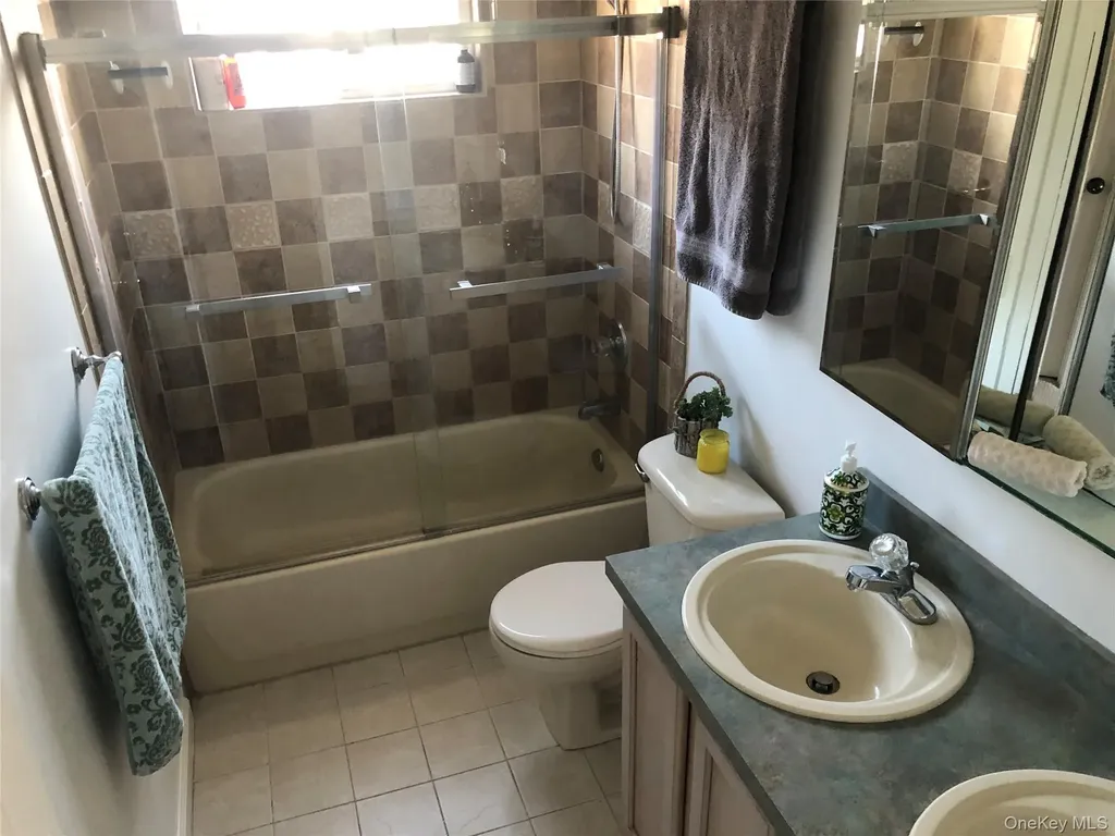 10 Debron Court Centereach NY 11720