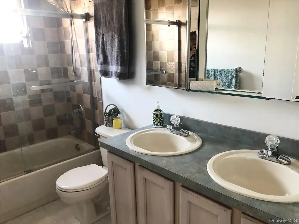 10 Debron Court Centereach NY 11720