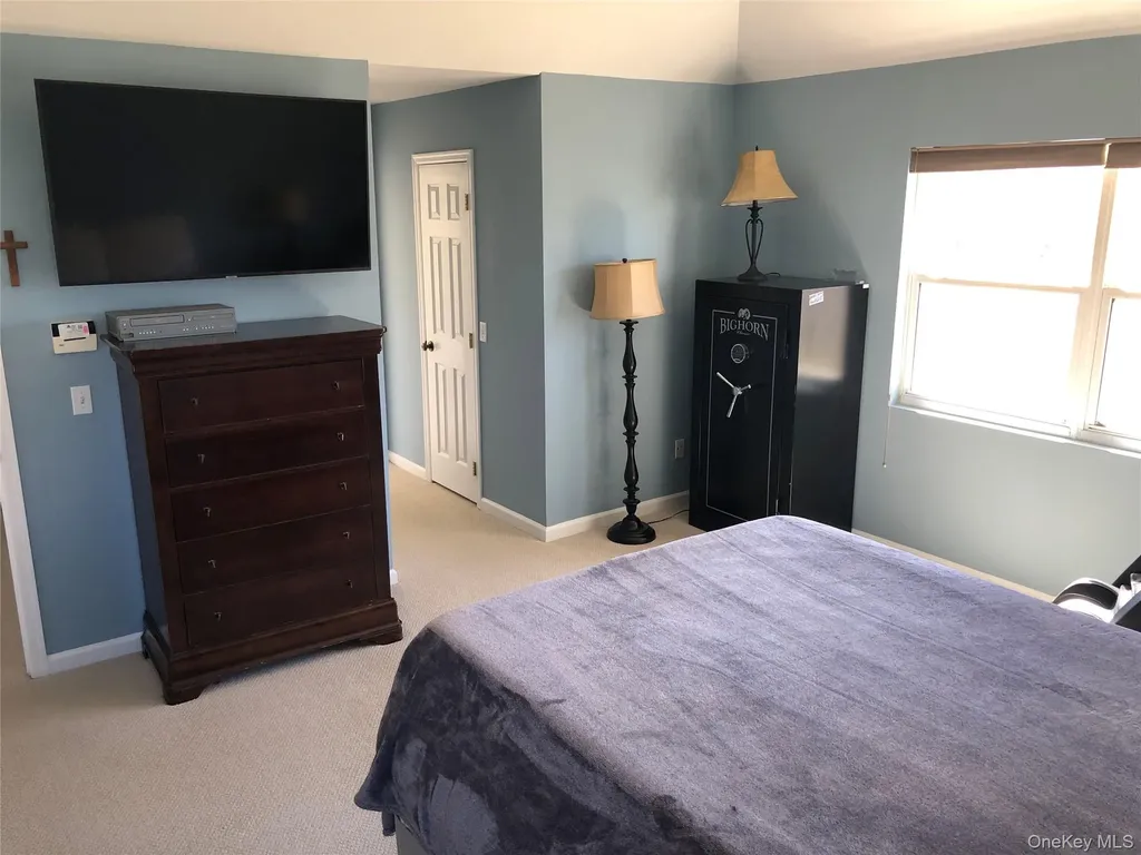 10 Debron Court Centereach NY 11720