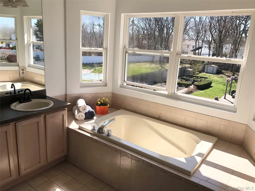 10 Debron Court Centereach NY 11720