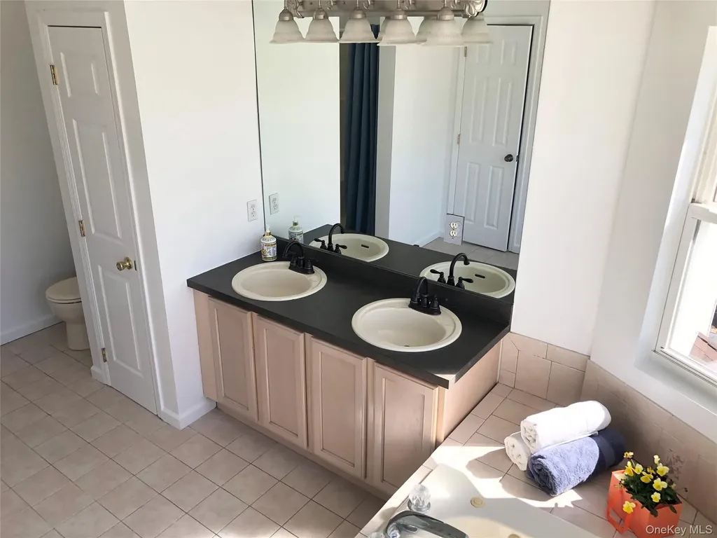 10 Debron Court Centereach NY 11720