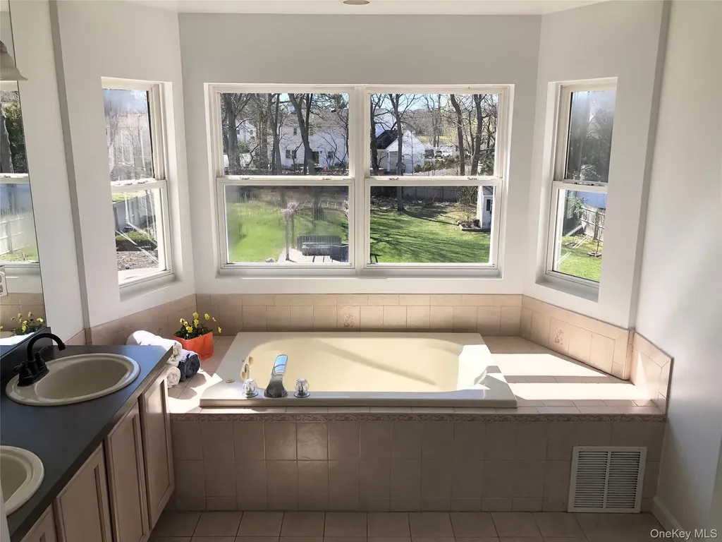 10 Debron Court Centereach NY 11720