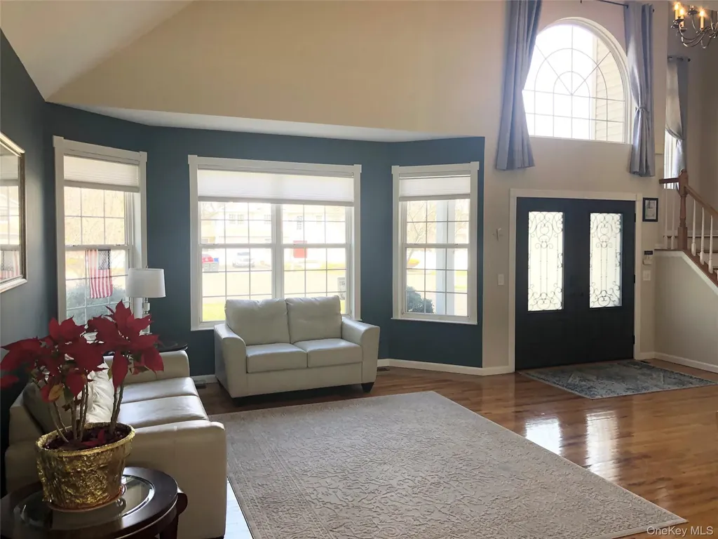 10 Debron Court Centereach NY 11720