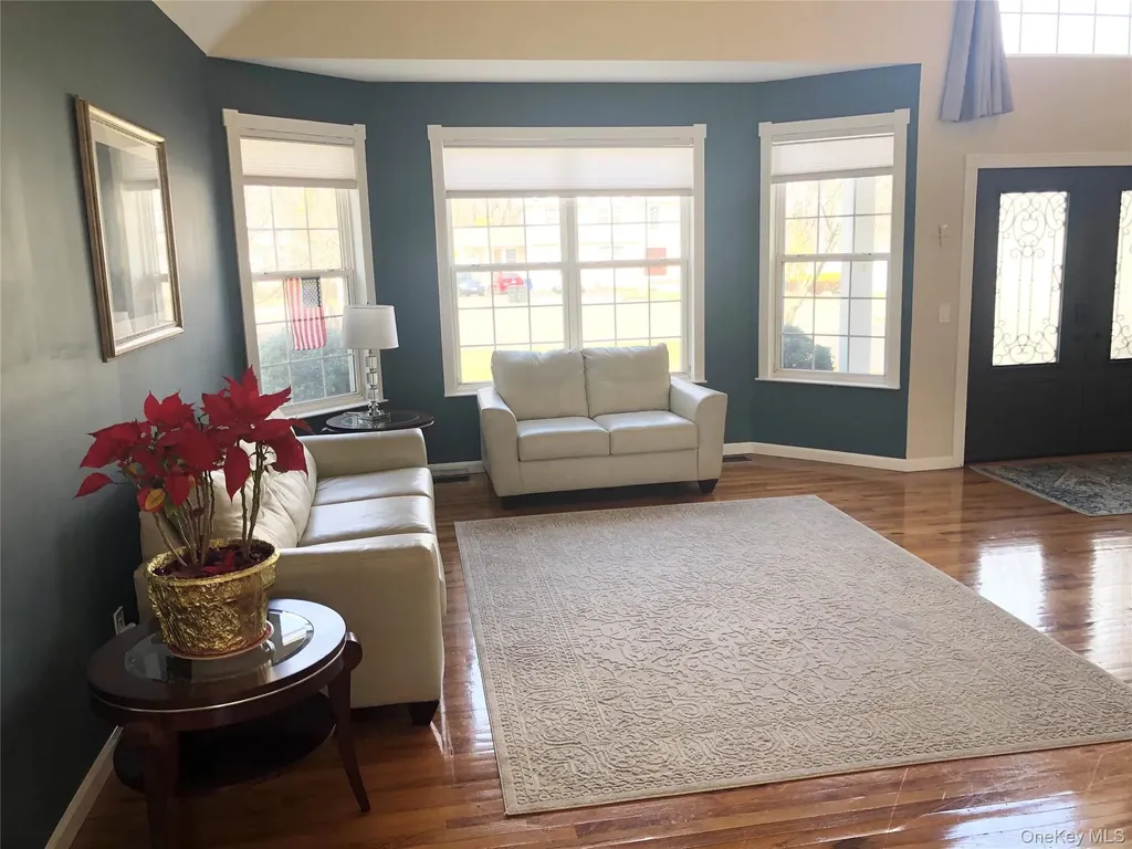10 Debron Court Centereach NY 11720