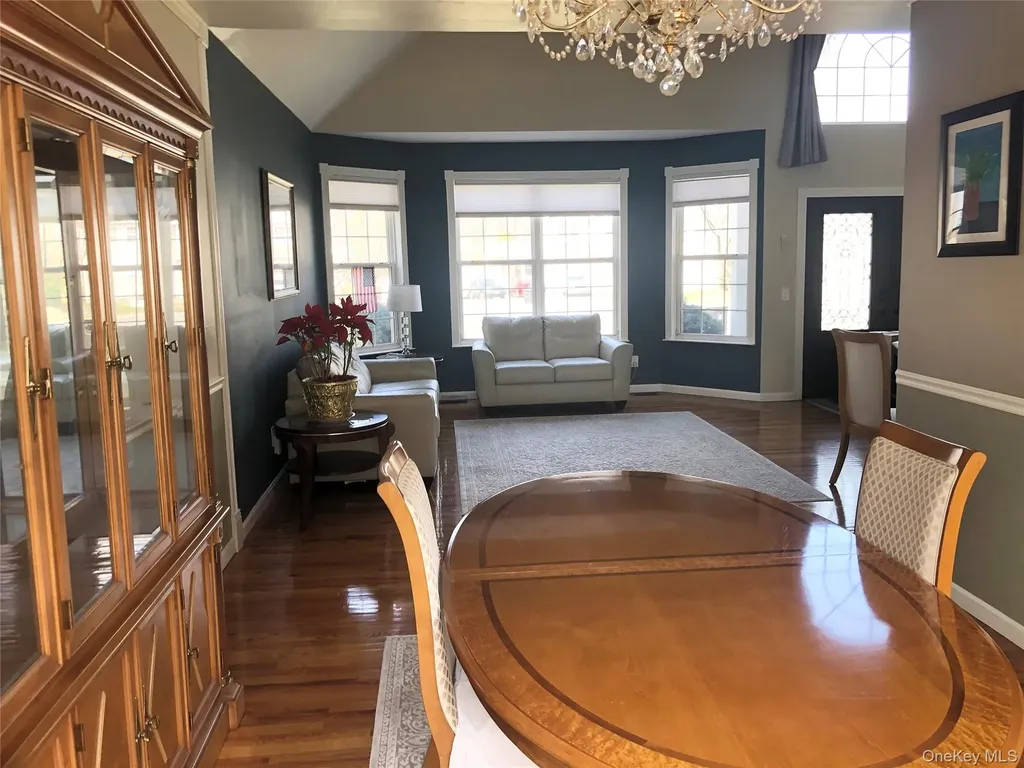 10 Debron Court Centereach NY 11720