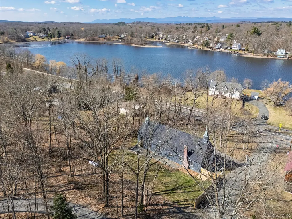 8 Chapel Drive Chatham NY 12184