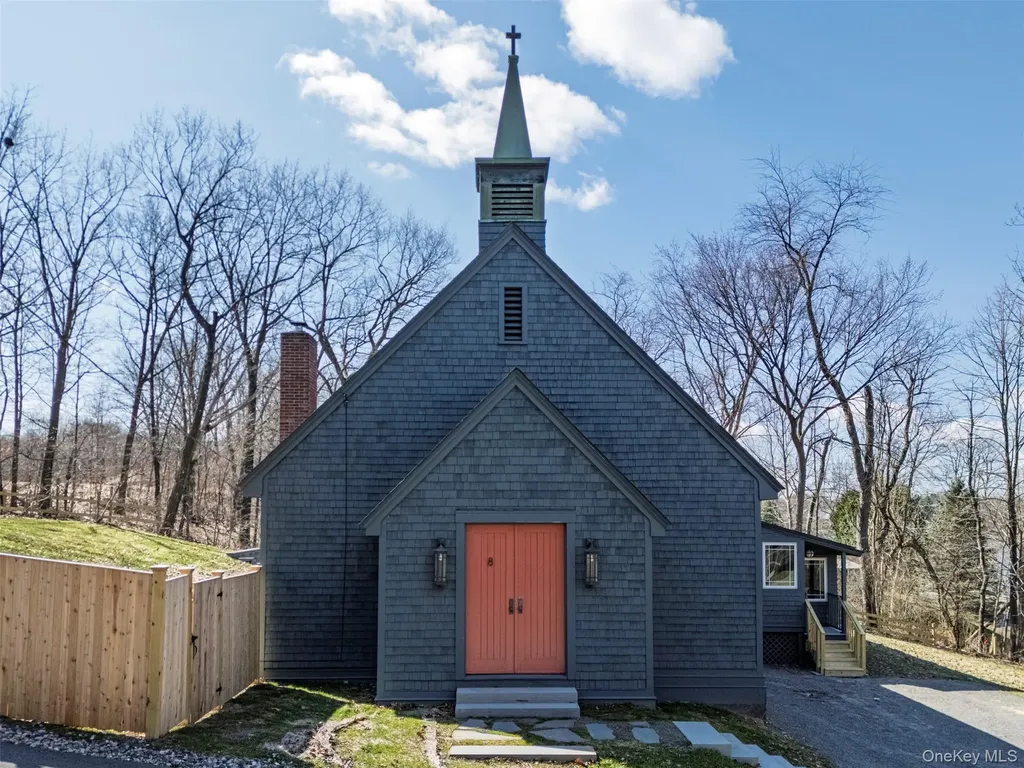 8 Chapel Drive Chatham NY 12184
