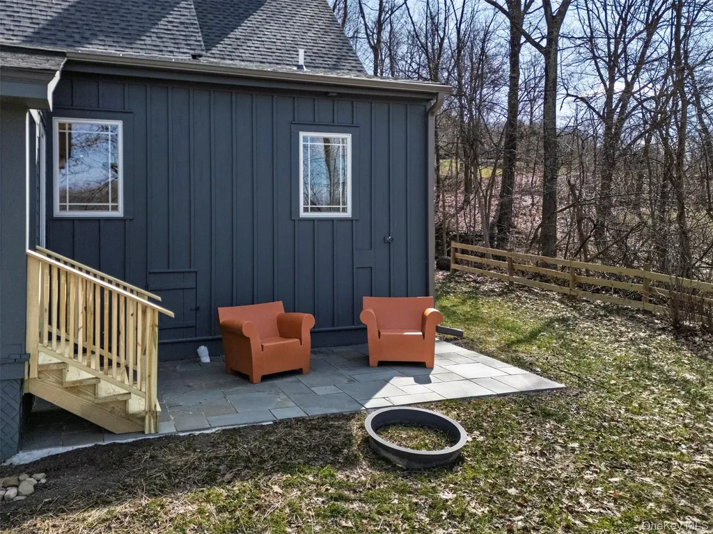 8 Chapel Drive Chatham NY 12184