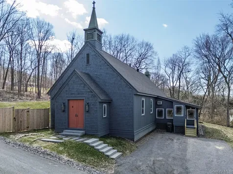 8 Chapel Drive Chatham NY 12184