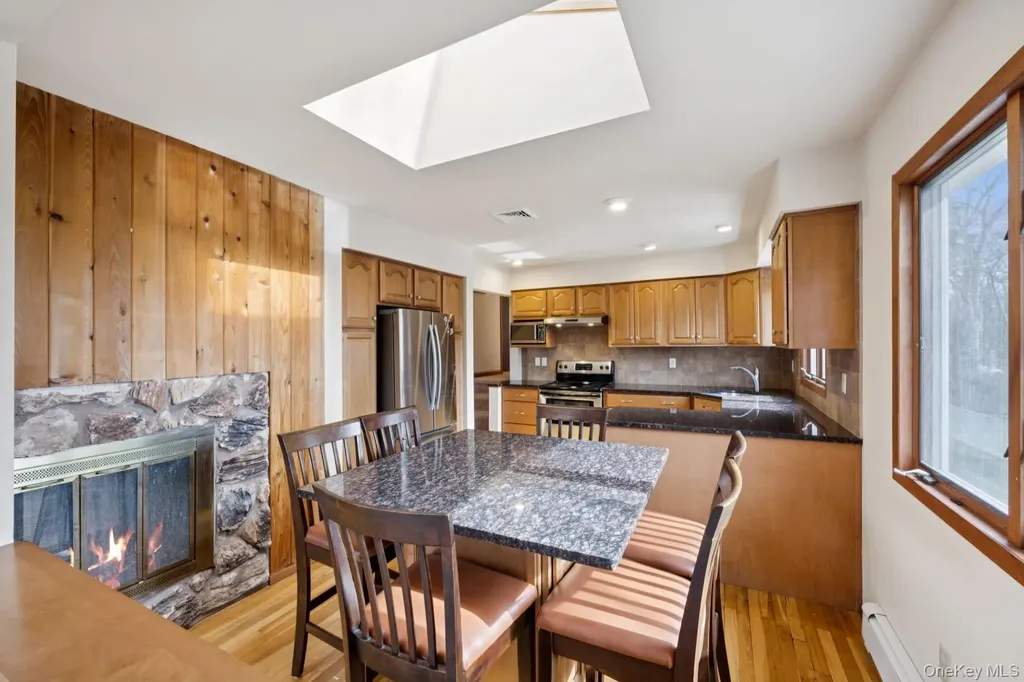 10 Harbor Road Hampton Bays NY 11946