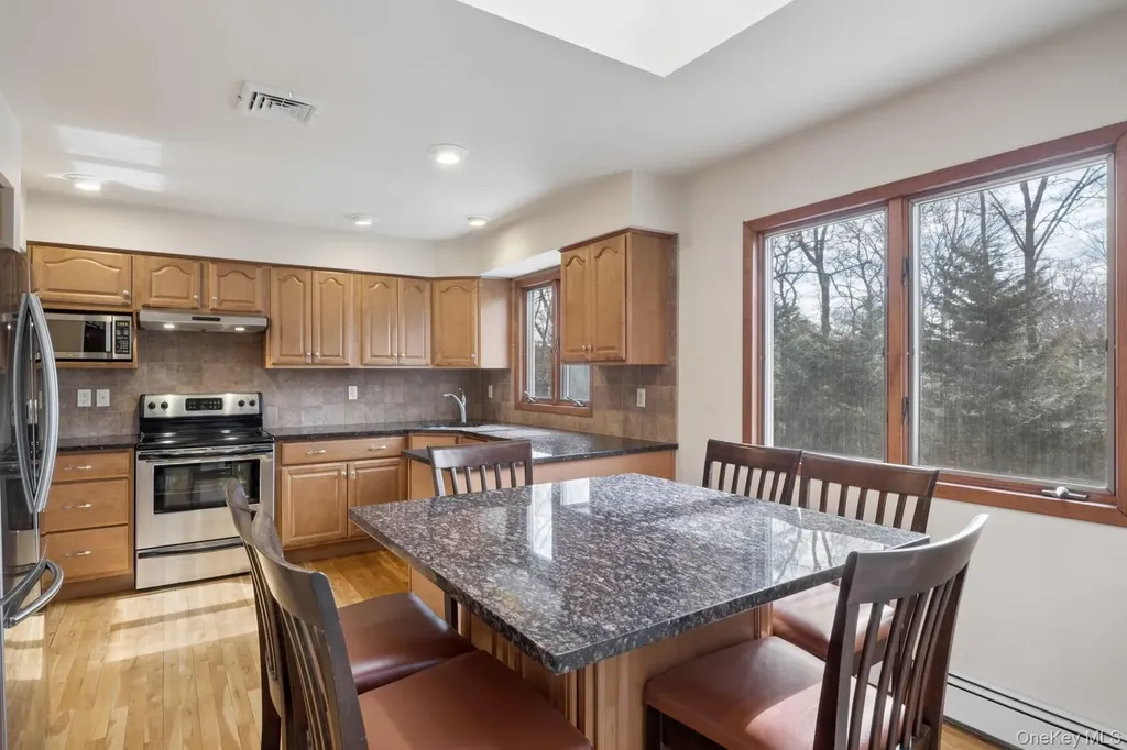 10 Harbor Road Hampton Bays NY 11946