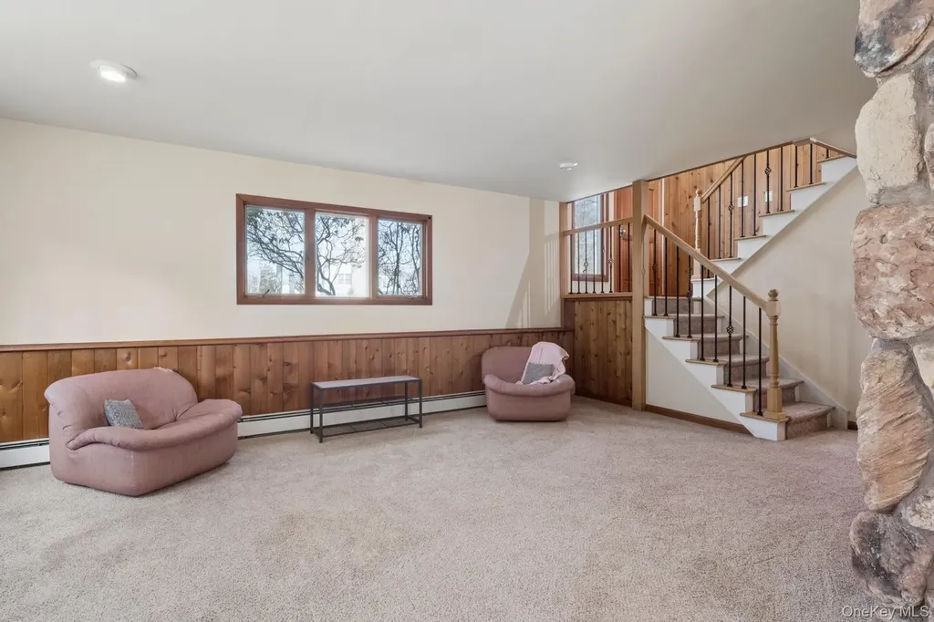 10 Harbor Road Hampton Bays NY 11946