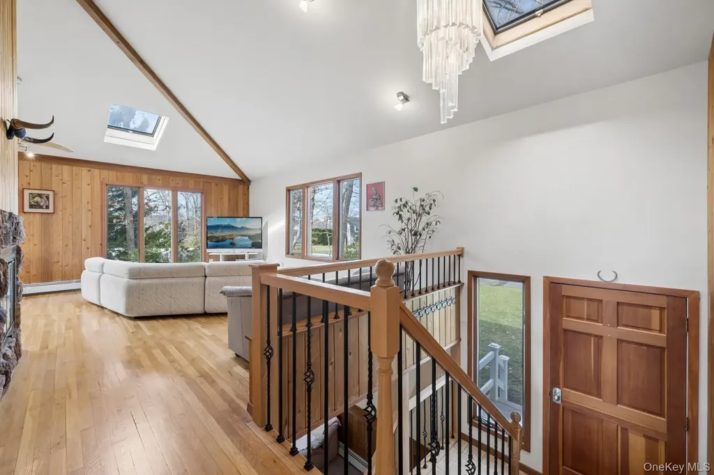 10 Harbor Road Hampton Bays NY 11946