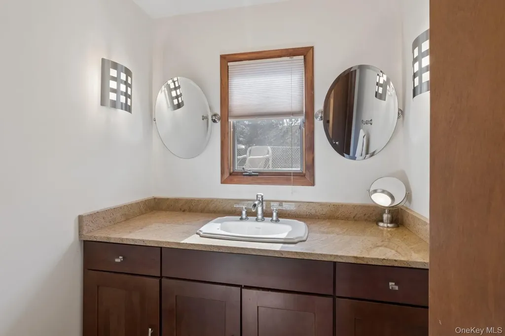 10 Harbor Road Hampton Bays NY 11946