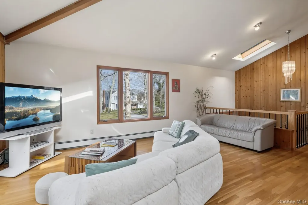 10 Harbor Road Hampton Bays NY 11946