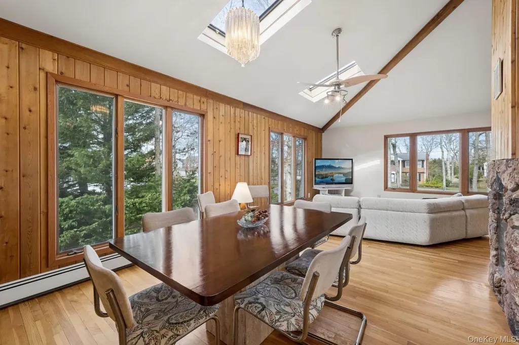 10 Harbor Road Hampton Bays NY 11946