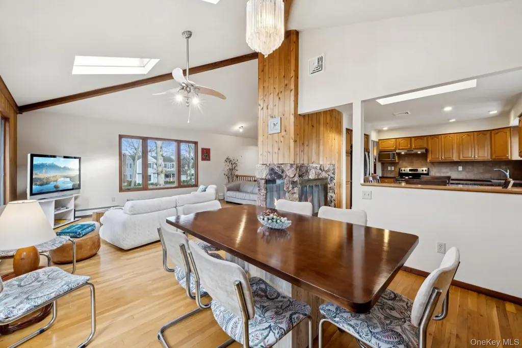 10 Harbor Road Hampton Bays NY 11946