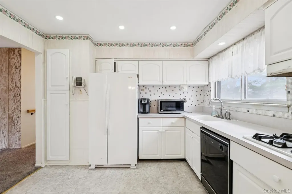 40 Bowling Lane Deer Park NY 11729