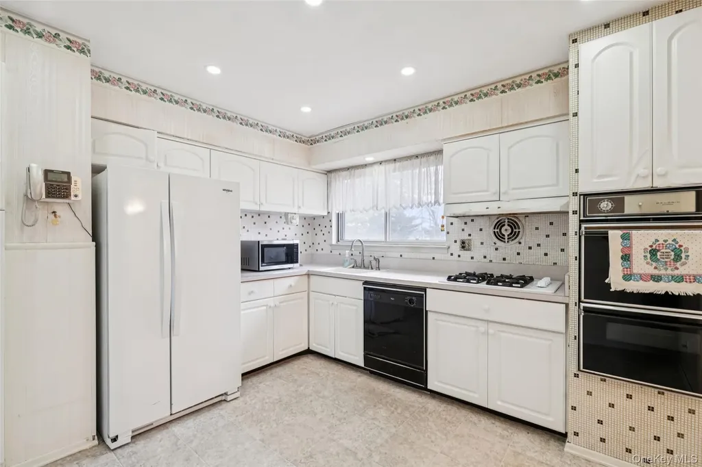 40 Bowling Lane Deer Park NY 11729