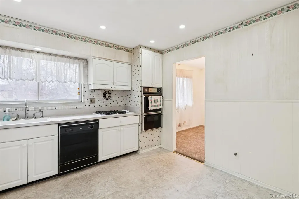 40 Bowling Lane Deer Park NY 11729