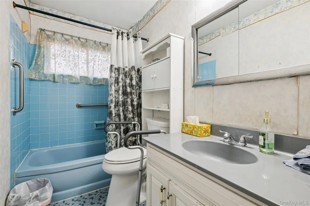 40 Bowling Lane Deer Park NY 11729