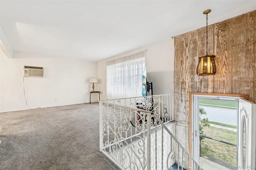 40 Bowling Lane Deer Park NY 11729