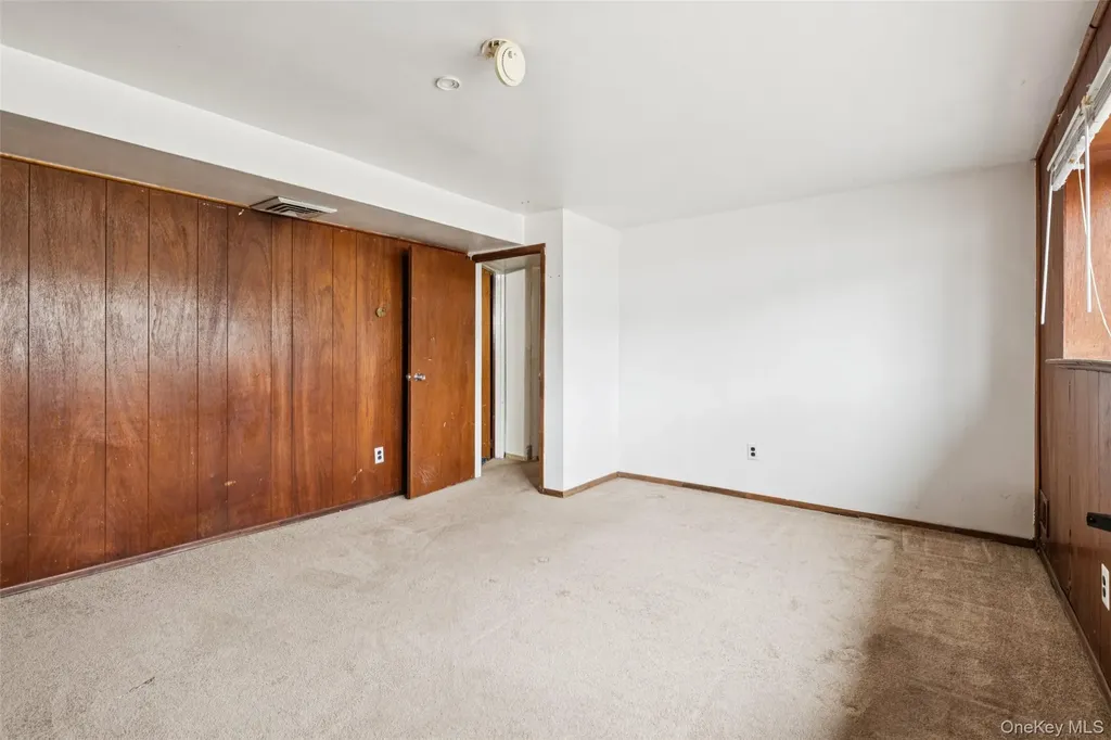 40 Bowling Lane Deer Park NY 11729