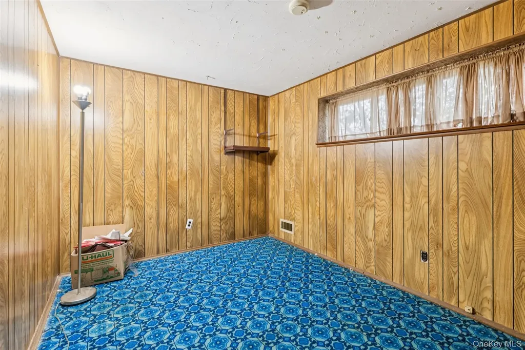 40 Bowling Lane Deer Park NY 11729