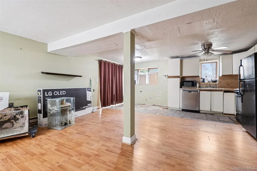 40 Bowling Lane Deer Park NY 11729