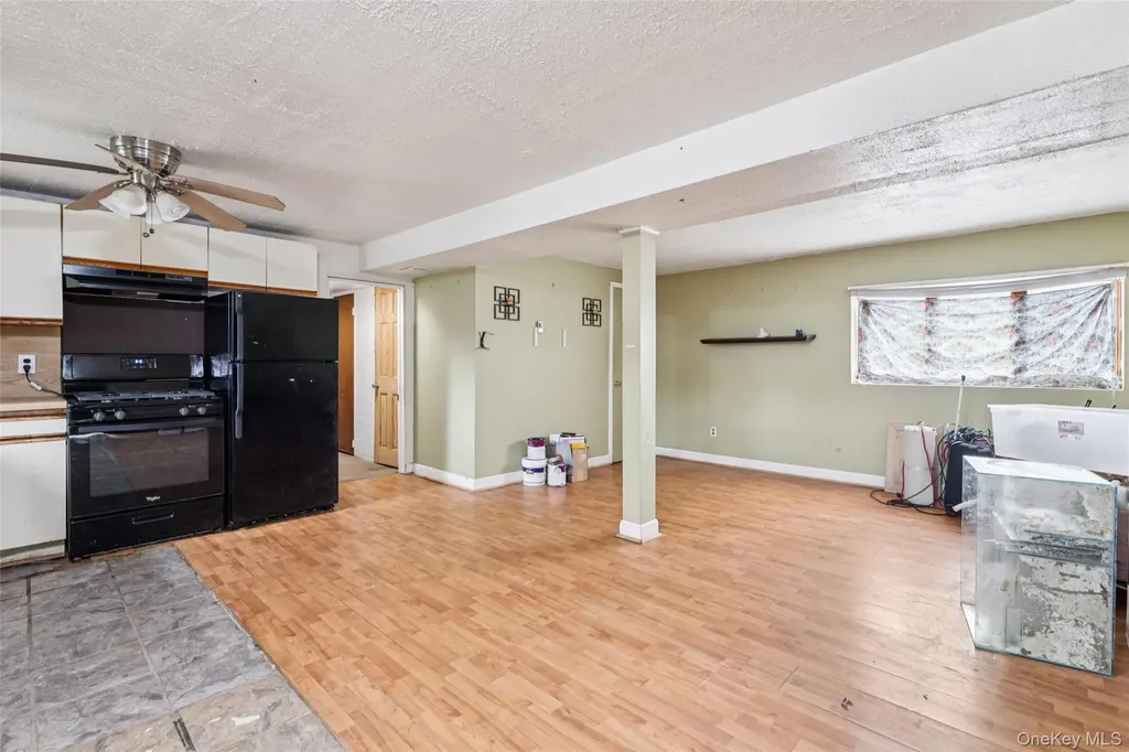40 Bowling Lane Deer Park NY 11729