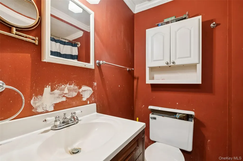 40 Bowling Lane Deer Park NY 11729