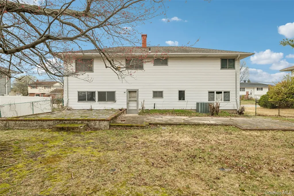 40 Bowling Lane Deer Park NY 11729
