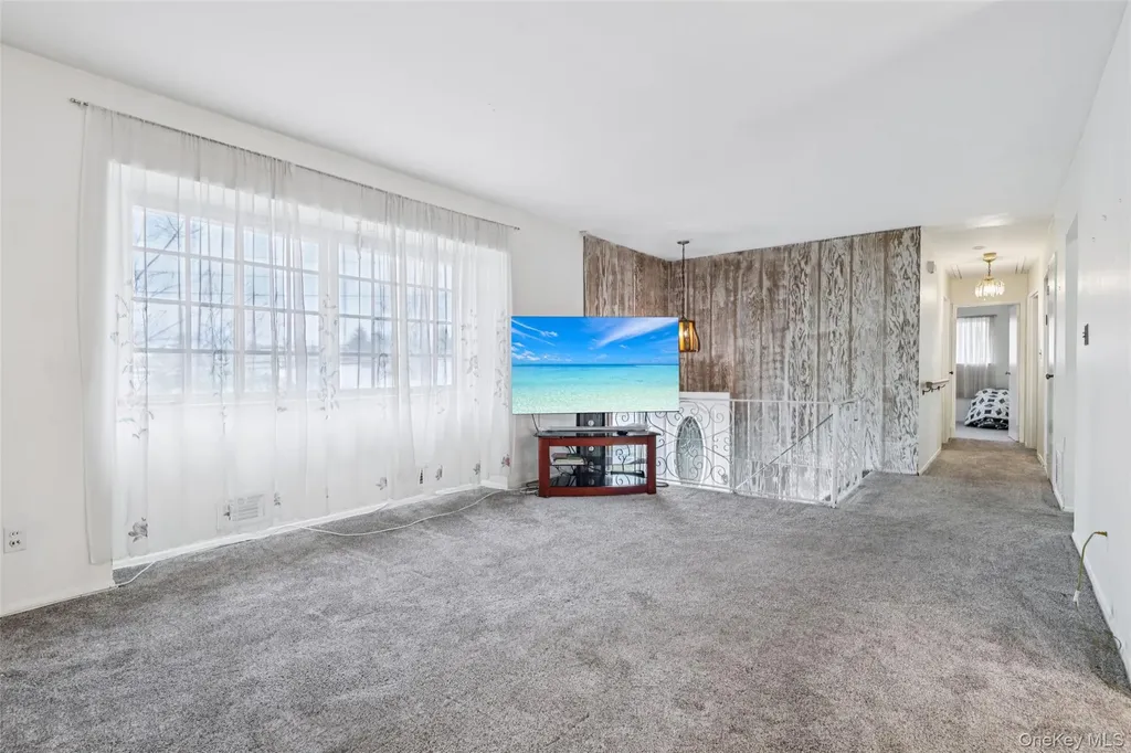 40 Bowling Lane Deer Park NY 11729