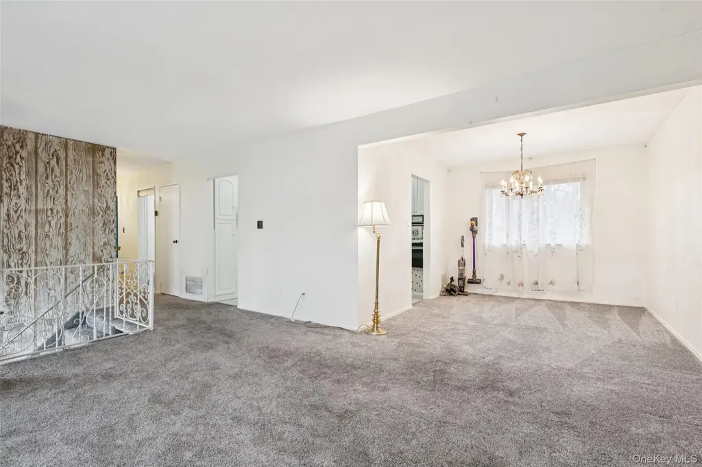 40 Bowling Lane Deer Park NY 11729