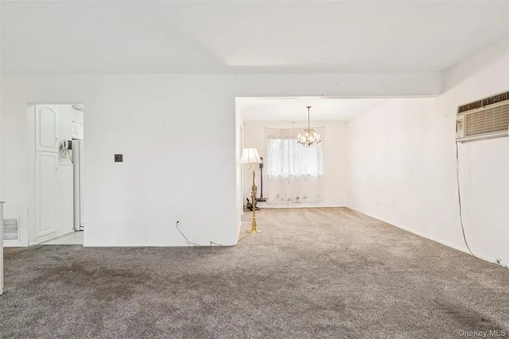 40 Bowling Lane Deer Park NY 11729