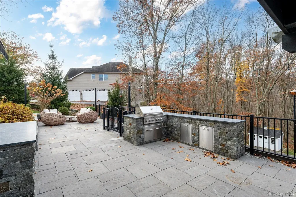 26 Hallocks Run Somers NY 10589