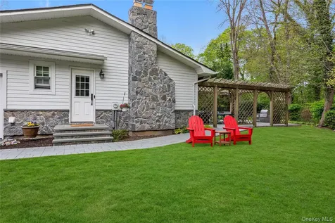 26 Dolly Cam Lane Old Brookville NY 11545