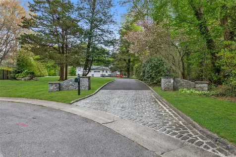 26 Dolly Cam Lane Old Brookville NY 11545